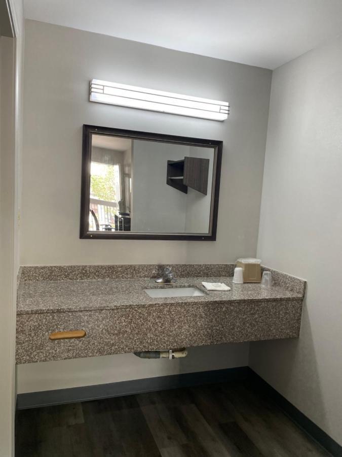 Griffin Inn & Suites Εξωτερικό φωτογραφία
